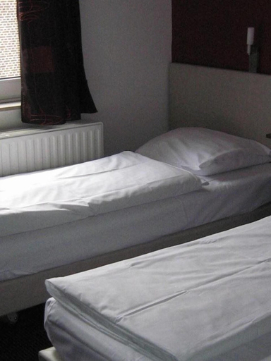 Bedroom 2, Hotel Admiraal, Limburg