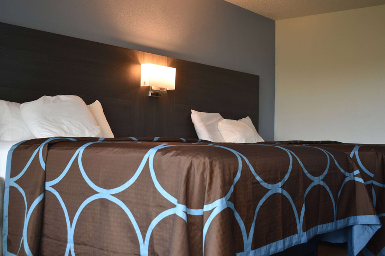 Bedroom 3, Super 8 by Wyndham Riverside AL, Saint Clair