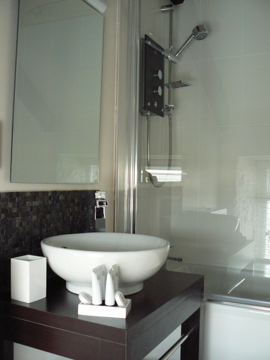 Bathroom 5, Cape Cornwall golf & Leisure, Cornwall