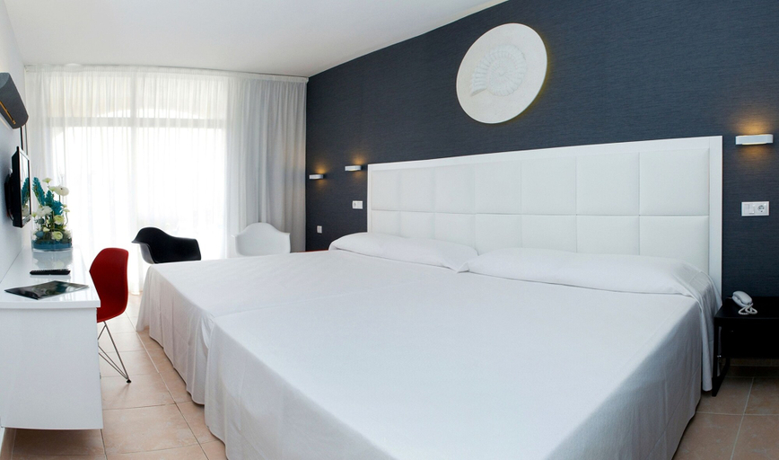 Bedroom 3, Evenia Olympic Garden, Girona