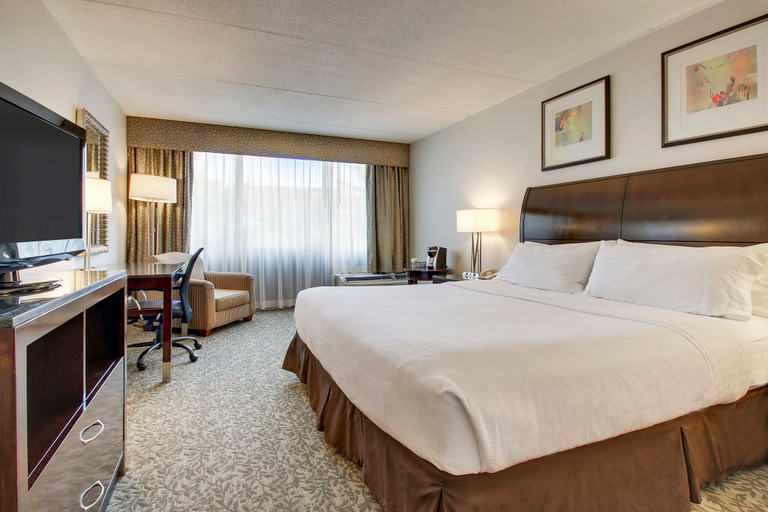 Bedroom 3, Holiday Inn WESTBURY-LONG ISLAND by IHG, Nassau