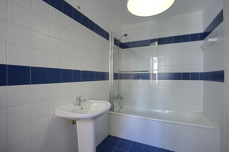 Bathroom 4, Portas do Teatro Apartments, Lisbon