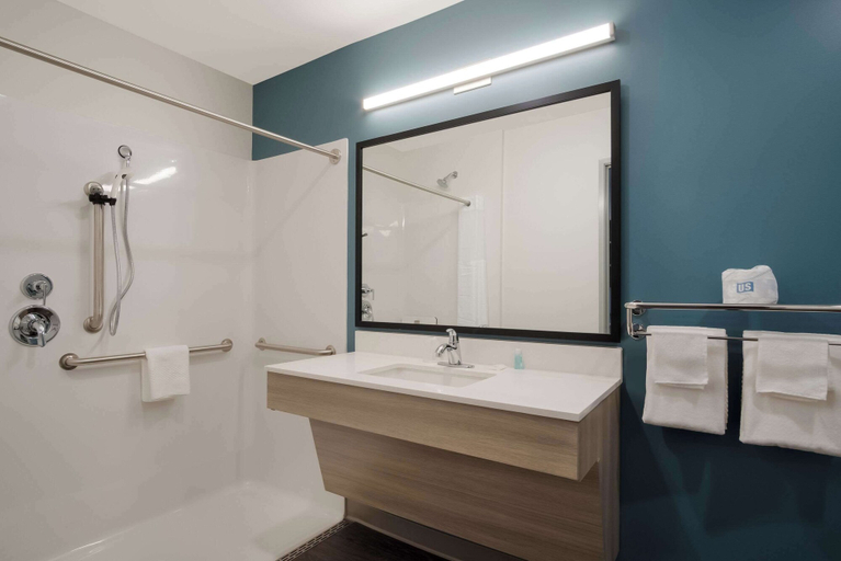 Bathroom 4, WoodSpring Suites Grand Rapids Kentwood, Kent
