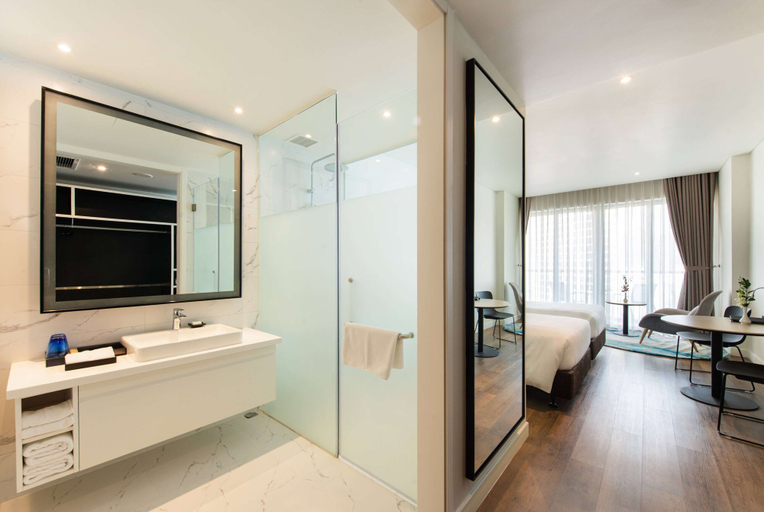 Bathroom 5, Hotel Soleil Ha Long, Trademark Collection by Wyndham, Hạ Long