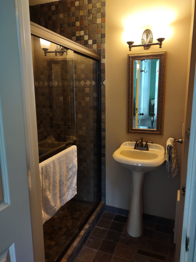 Bathroom 4, The Concetta De Bed & Breakfast, Cumberland