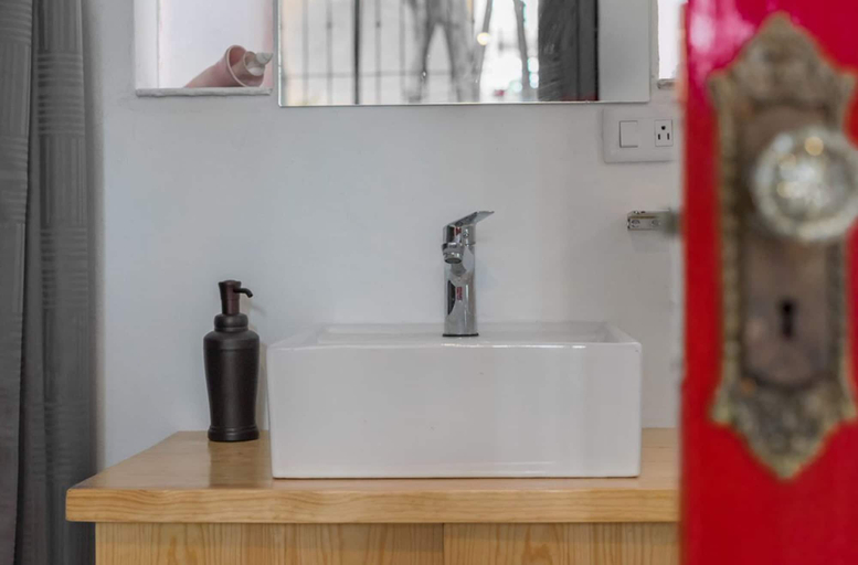 Bathroom, JUUB La Roma, Newly Renovated, Elegant Studio, Mexico City