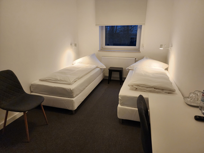 Bedroom 3, Davin City Apartments, Hamburg