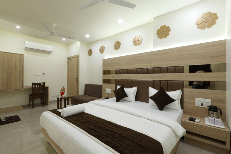 Bedroom 3, Hotel Alka Inn, Ahmadabad