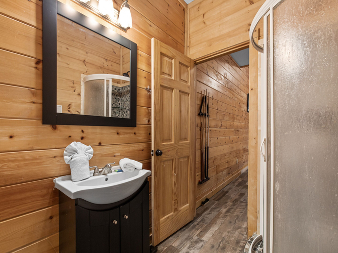 Bathroom 4, Huckleberry Hideaway, Sevier