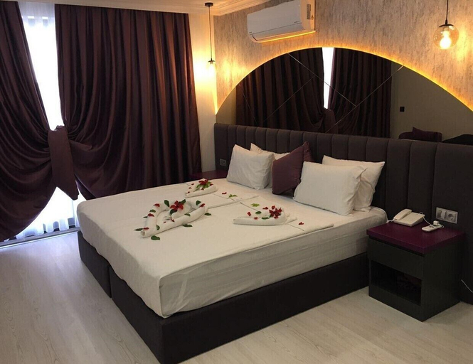 Bedroom 3, Karikatur Bi Hotel, Alanya
