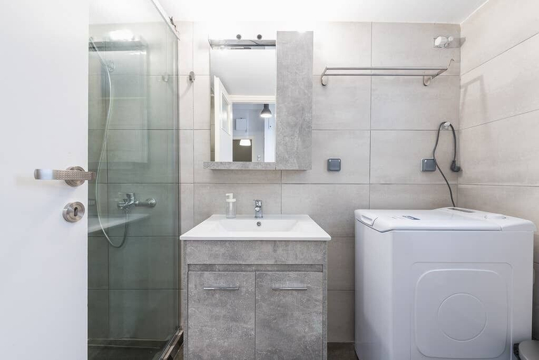 Bathroom 3, Vibrant Cozy Flat Near the Metro, Attica