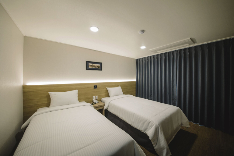 Bedroom 3, Harbor Hotel, Jeju