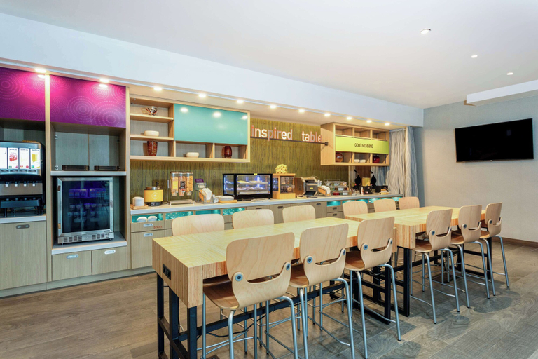 Food & Drinks 5, Home2 Suites by Hilton Vero Beach I-95, Indian River