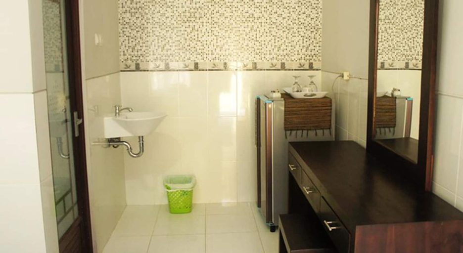 Bathroom 7