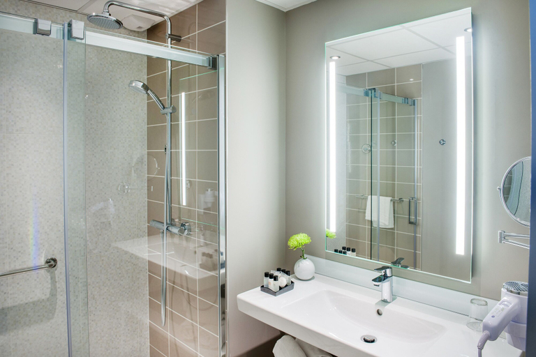 Bathroom 5, Grand Hotel Gallia & Londres, Hautes-Pyrénées