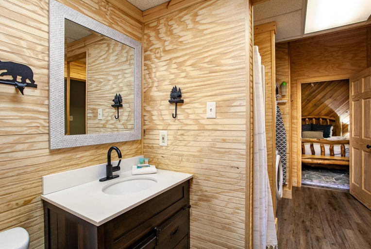 Bathroom 4, Big Bear Lodge at Valley View, Sevier