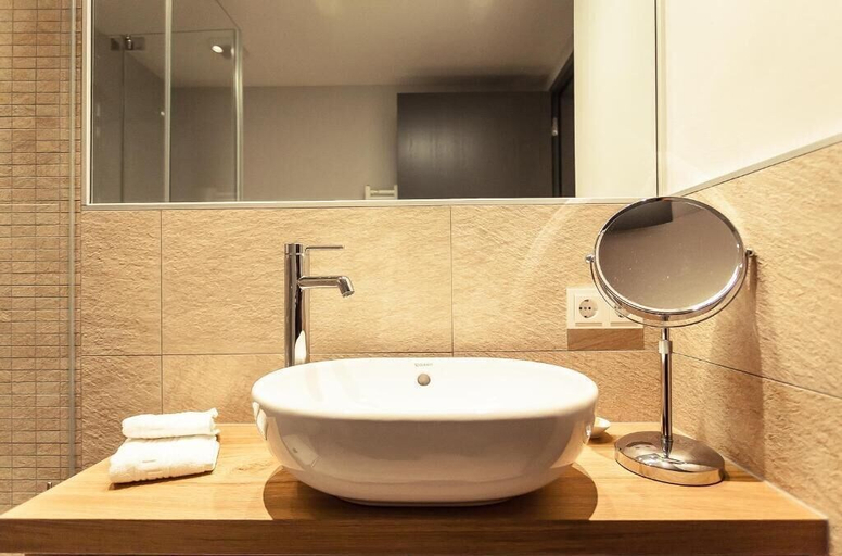 Bathroom 3, Apart-Hotel Laurus, Bludenz