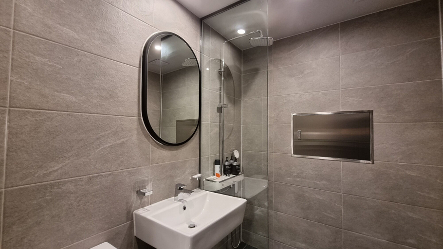 Bathroom 5, Hotel The Classic, Jung