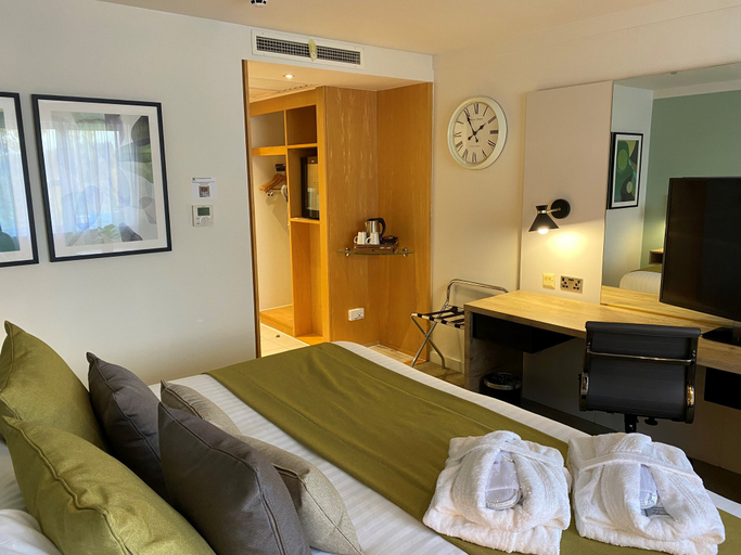 Bedroom 2, Holiday Inn OXFORD by IHG, Oxfordshire