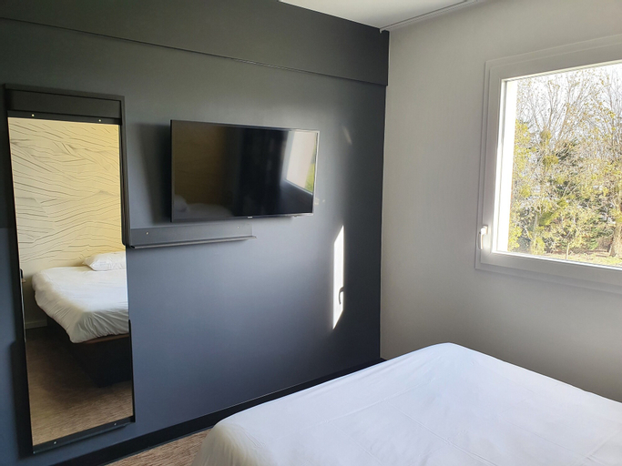 Bedroom 3, B&B HOTEL Ouistreham, Calvados