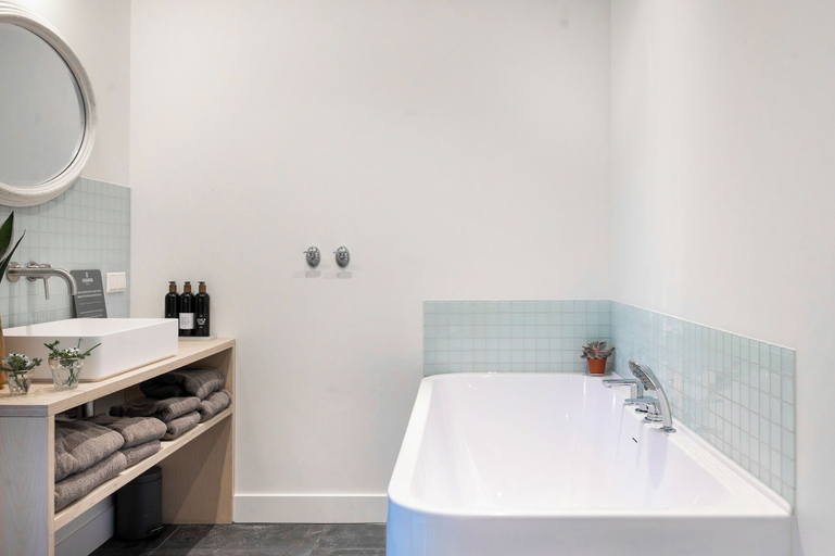 Bathroom 5, Boutique Hotel de Stadsherberg Alphen, Alphen aan den Rijn