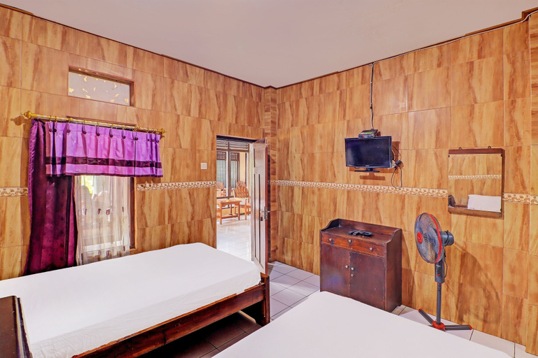 Bedroom 2, SPOT ON 92028 Hotel Surya Near Pelabuhan Gilimanuk, Jembrana