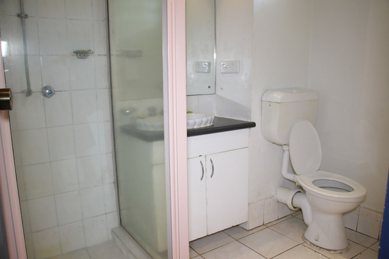 Bathroom 5, Capricorn International Hotel, Ba