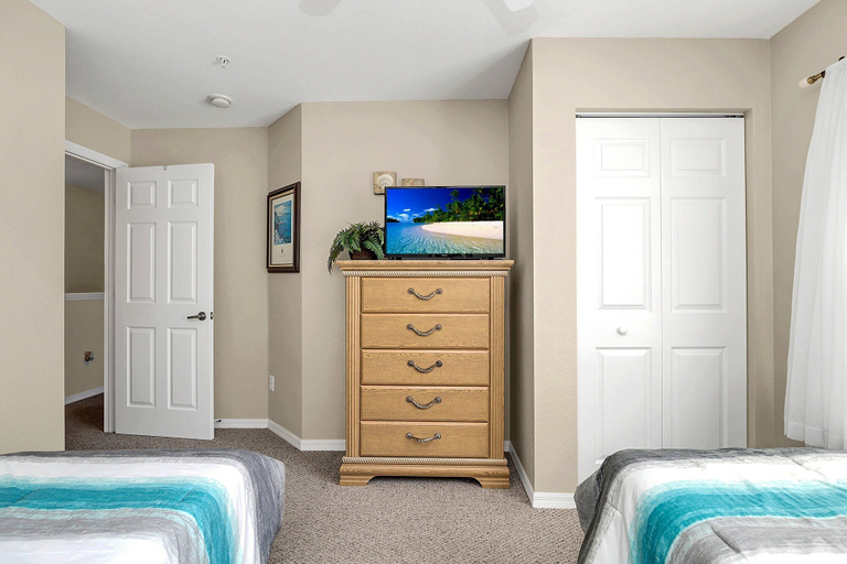Bedroom 1, Modern & Comfy 20min to Disney Queenbeds, Osceola