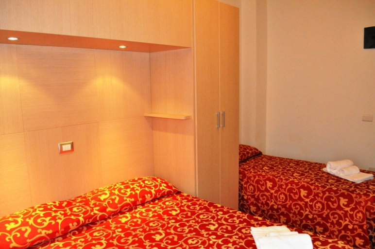Bedroom 3, Hotel Mimosa, Rimini
