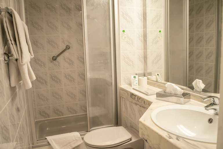 Bathroom 3