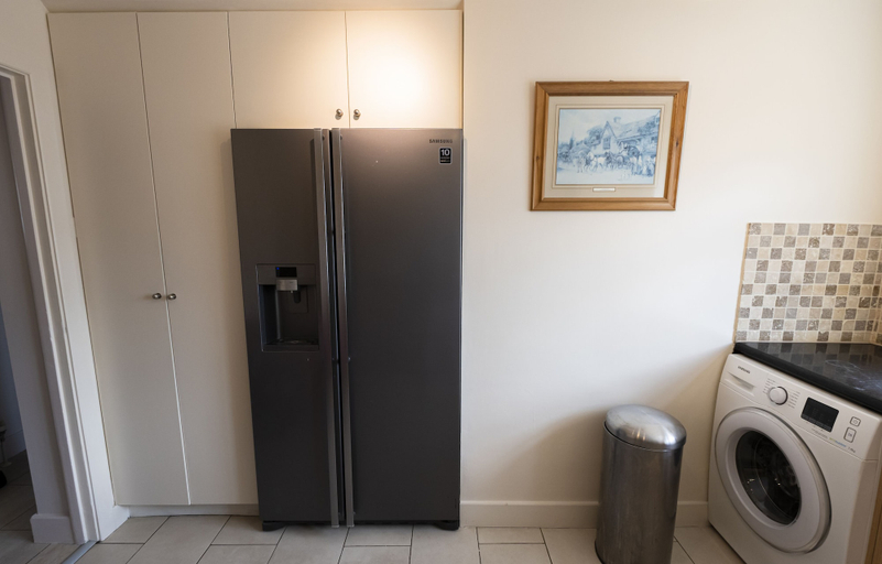 Bathroom 5, Immaculate 2-bed Apartment in Isleworth by River, London