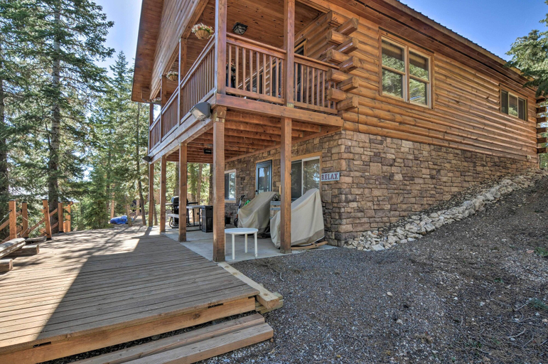 Exterior & Views 2, Cozy 'Nora's Hideaway' - Charming, Quiet Log Cabin, Kane