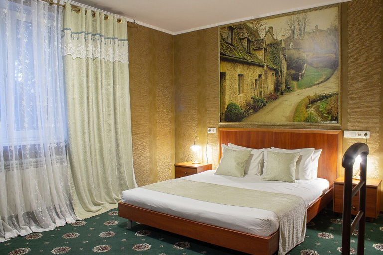 Bedroom 3, Hotel Britaniya, Kharkivs'ka