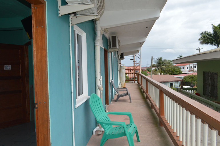 Others 3, LA's Guest House