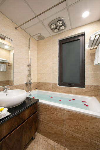 Bathroom 4, The Bloom Classic - Hotel and Bistro, Cầu Giấy