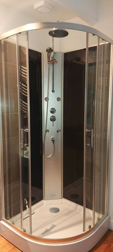 Bathroom 5, Villa Maëlla, Orne