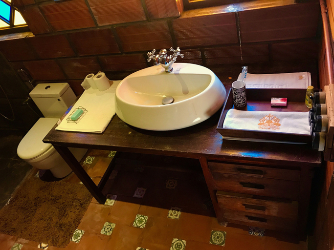 Bathroom 4, Golden Lotus, Bangalore