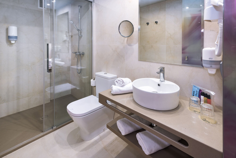 Bathroom 5, Sumus Hotel Monteplaya & Spa 4S - Adults Only, Barcelona