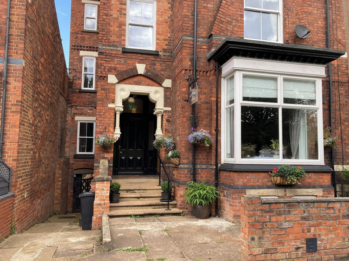 Exterior & Views 2, The Old Lodge Guest House, Lincolnshire