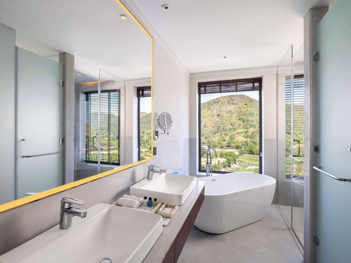 Bathroom 3, Radisson Blu Resort Kumbhalgarh, Rajsamand