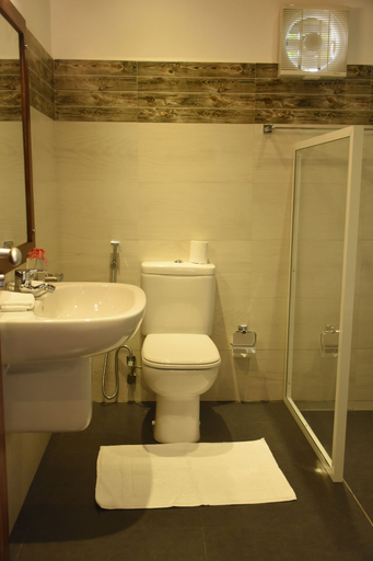 Bathroom 4, Hotel Freedom Village, Dambulla