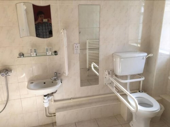 Bathroom 3, Almond Tree Hotel, Oxfordshire