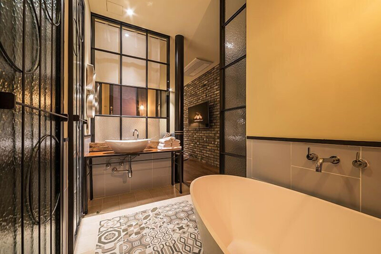 Bathroom 4, Hotel March, Daedeok