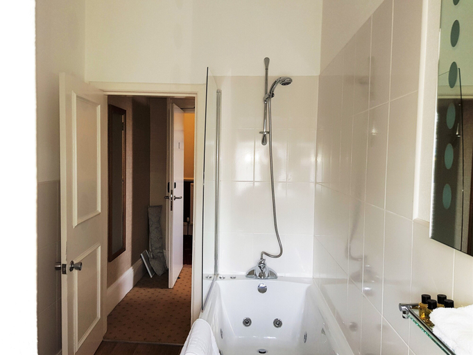Bathroom 4, Mackays Hotel Wick, Highland