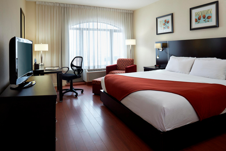 Bedroom 3, Holiday Inn & Suites MONTREAL AIRPORT by IHG, Montréal