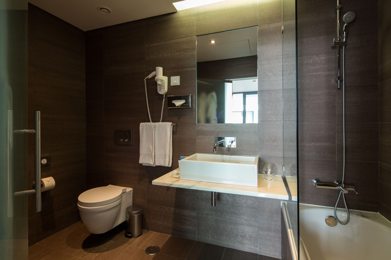Bathroom 5, Monchique Resort & Spa, Monchique