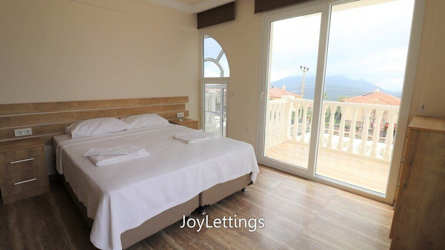 Room 4, Villa BEY2 by JoyLettings, Fethiye