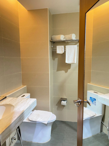 Bathroom 5, Vanyard Hotel, Kalibo