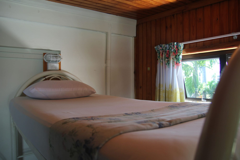 Bedroom 3, Bluewater Lodge - Hostel, Ba