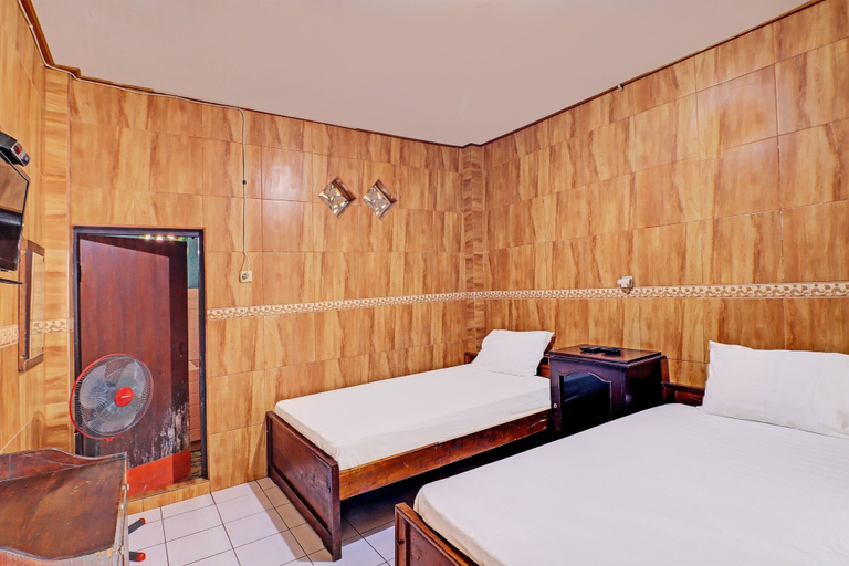 Bedroom 3, SPOT ON 92028 Hotel Surya Near Pelabuhan Gilimanuk, Jembrana